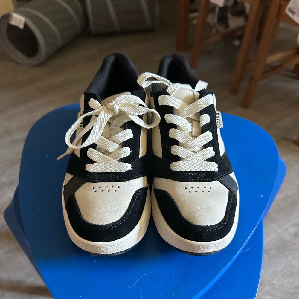STAUD x KEDS THE COURT SNEAKER BLACK/CREAM
